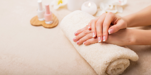 Améliorez la santé de vos ongles grâce à une nutrition complète : conseils et astuces d'experts