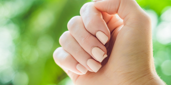 Comment éviter de casser facilement les ongles : le guide ultime