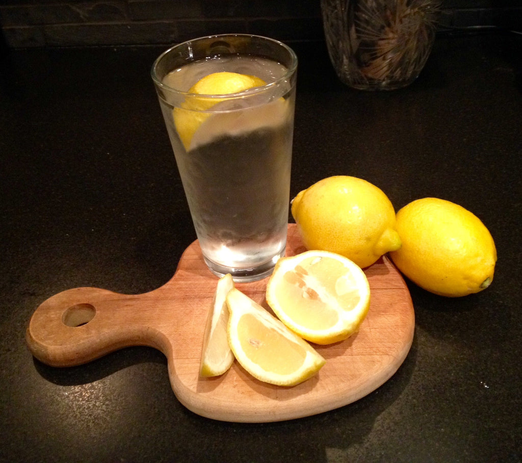 Vous voulez savoir comment obtenir une peau éclatante ? Love Me Some Lemon Water !!